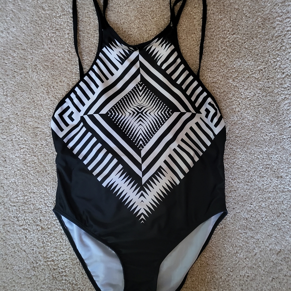 Women's sz XL one-piece swimsuit